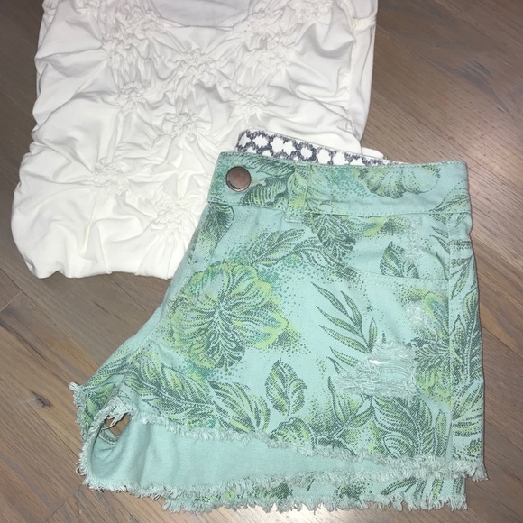 O'Neill Pants - ❤️O’Neill palm printed shorts blue/green frayed 7 O'Neill Pants - ❤️O’Neill palm printed shorts blue/green frayed 7